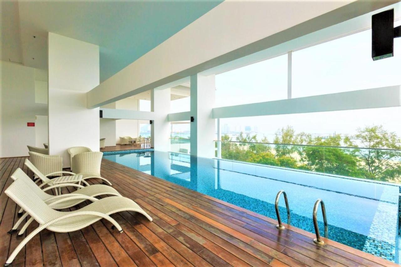 Sunrise Gurney Premium Executive City/Seafront Suite - Penang George Town Esterno foto