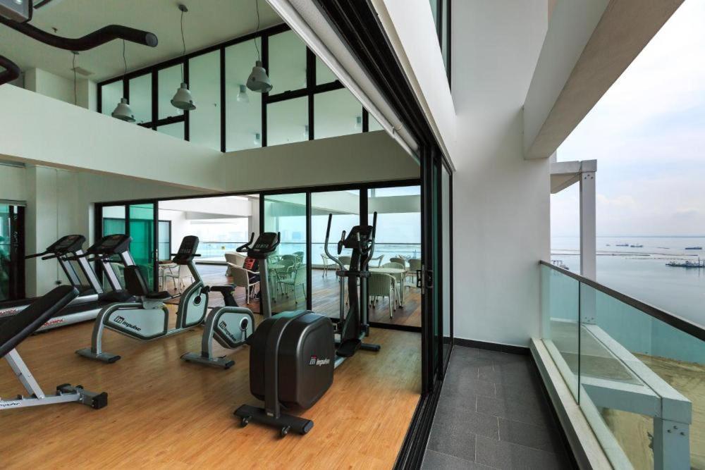 Sunrise Gurney Premium Executive City/Seafront Suite - Penang George Town Esterno foto