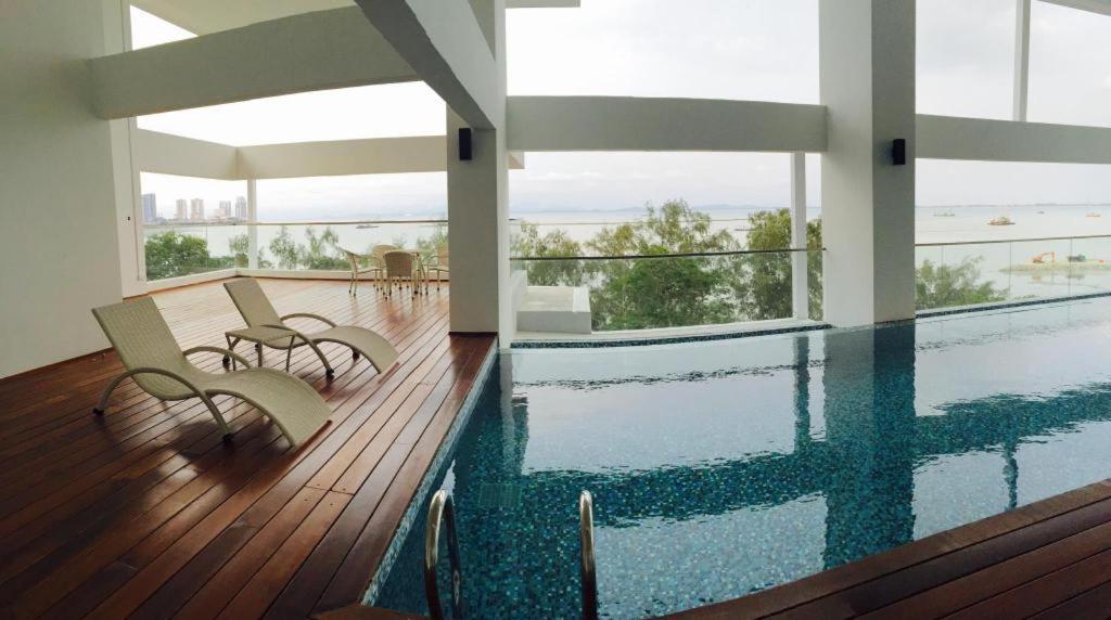 Sunrise Gurney Premium Executive City/Seafront Suite - Penang George Town Esterno foto